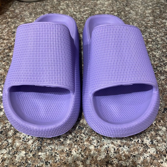 COPY - Women’s Academy Purple Sandals Size 5-6 (New Without Tags-PERFECT condit… - Picture 2 of 6